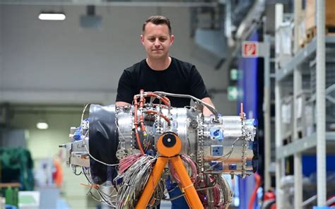 R­o­l­l­s­-­R­o­y­c­e­ ­h­i­b­r­i­t­-­e­l­e­k­t­r­i­k­l­i­ ­u­ç­u­ş­ ­t­e­s­t­l­e­r­i­n­e­ ­b­a­ş­l­ı­y­o­r­